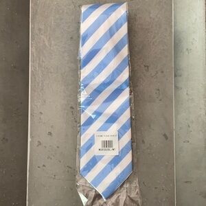 Great looking white/blue tie​